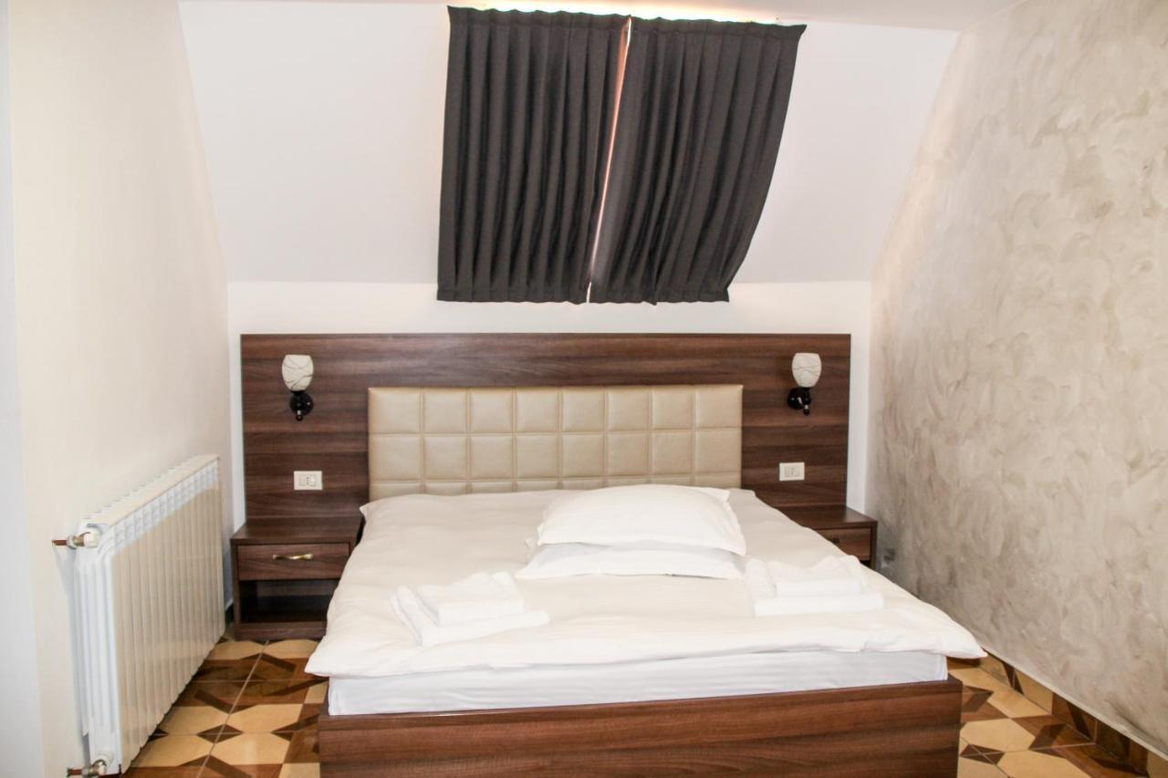 Hotel Corina Borşa Buitenkant foto