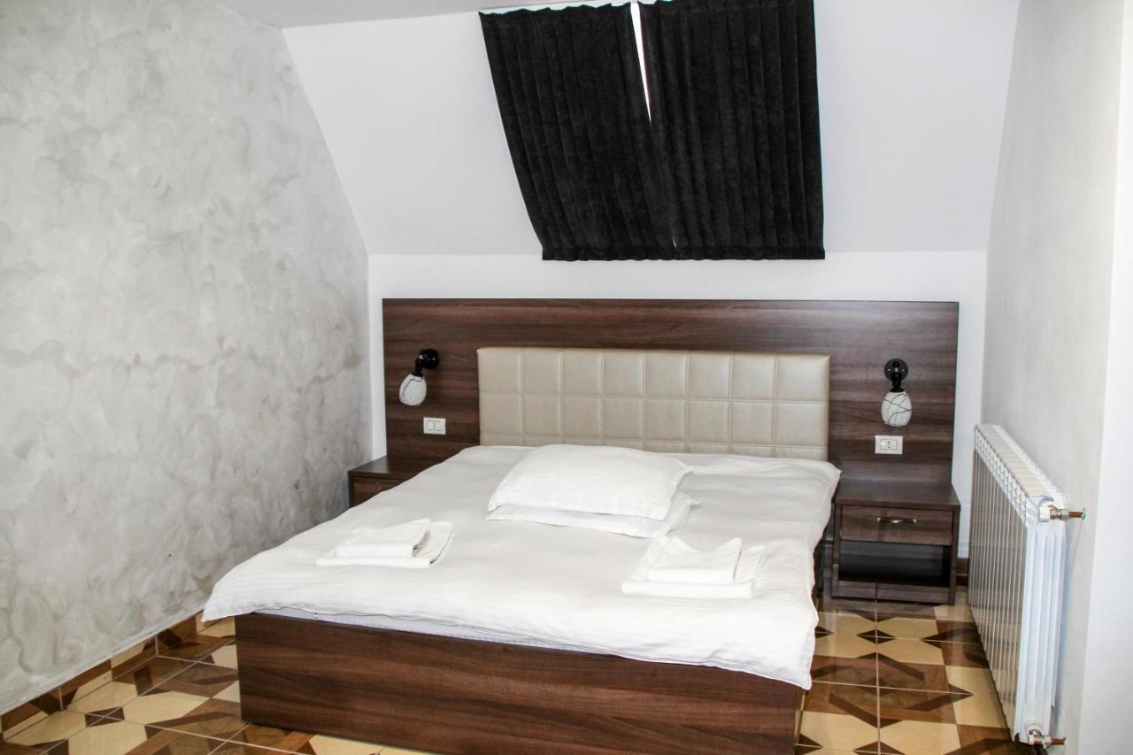 Hotel Corina Borşa Buitenkant foto
